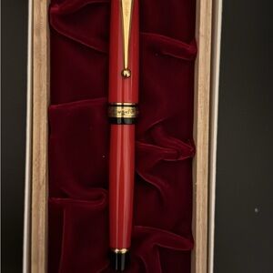 Pilot custom 845 Urushi fountain pen. 18K nib